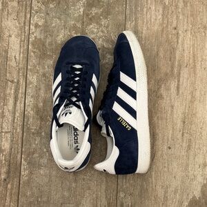 Adidas Gazelle Sneakers Size 7 in Navy and White
